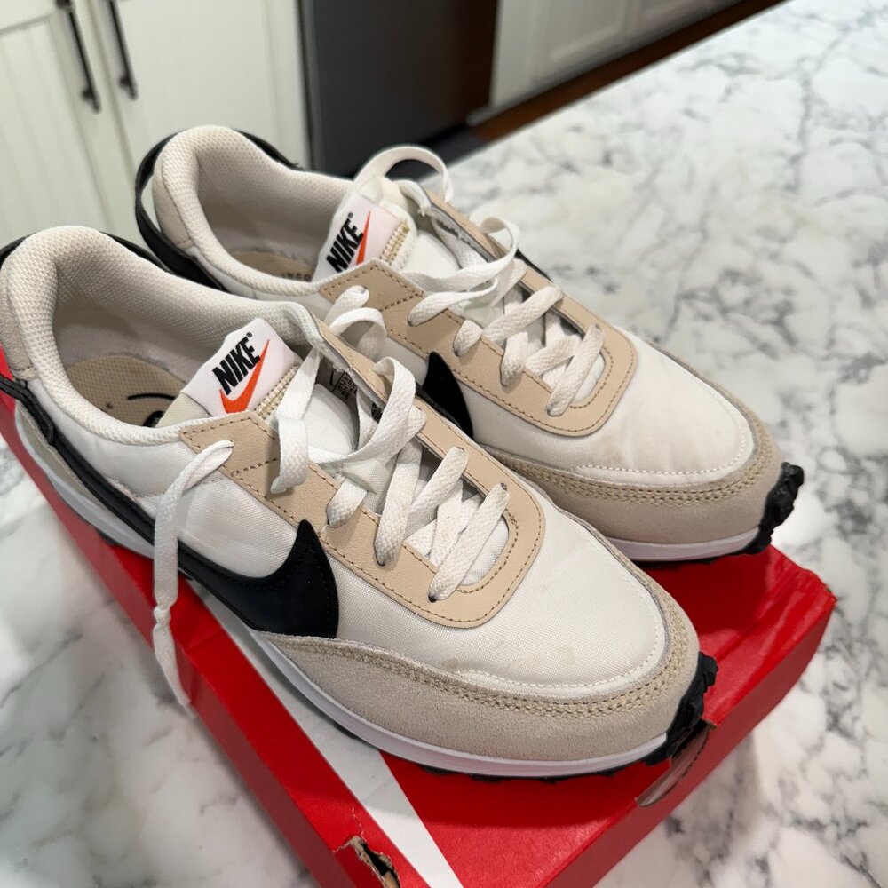 Nike Women's Waffle Debut Shoes for Sale!  Never worn.  Size 9